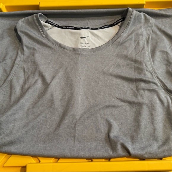 Nike Light Gray Running Tank Top - Picture 1 of 1